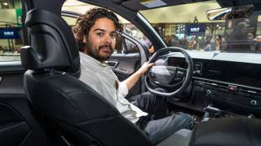 New 2025 Kia Sportage facelift LA Motor Show - interior overview with Jordan Katsianis 