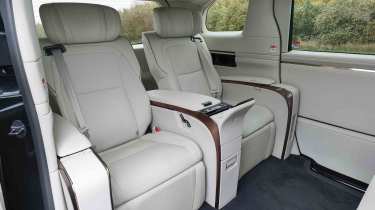 Lexus LM - Rear seats