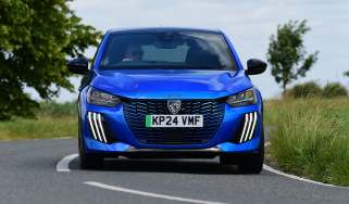 Peugeot 208 - front cornering