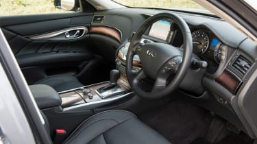 Infiniti Q70 hybrid interior