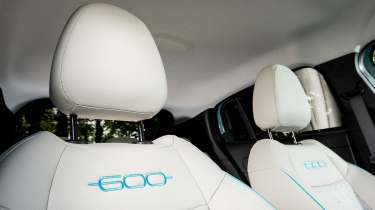 Fiat 600 Hybrid - headrests