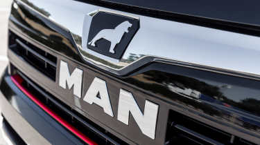 MAN TGE - front grille