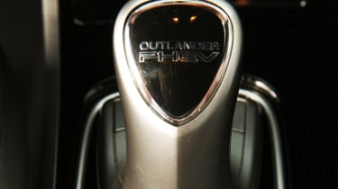 Mitsubishi Outlander PHEV - transmission