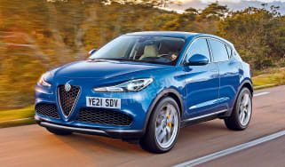 Alfa Romeo baby SUV - front (watermarked)