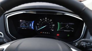 Ford Mondeo Hybrid - dials