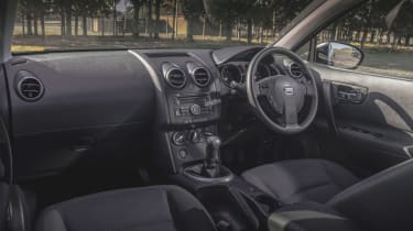Nissan Qashqai Mk1 - interior