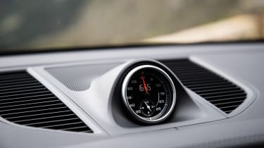 Porsche Macan Turbo - stopwatch