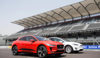 Jaguar I-Pace vs Tesla Model X P100D launch race