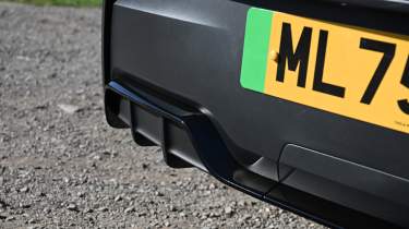 Tesla Model Y Performance 2025 - splitter