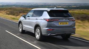 Mitsubishi Outlander - rear tracking