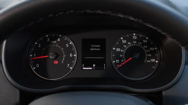 Dacia Duster - instrument dials