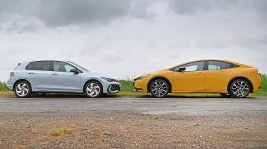 Volkswagen Golf GTE vs Toyota Prius - face-off