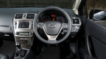 Toyota Avensis 2.0 D-4D interior
