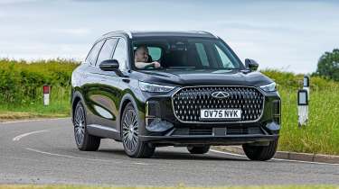 Chery Tiggo 8 - front cornering