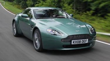 Aston Martin V8 Vantage - front tracking