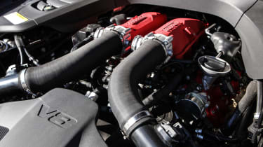 Ferrari GTC4 Lusso T 2017 - blue engine