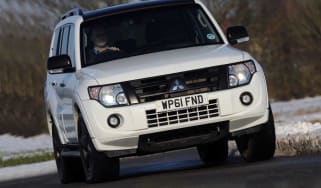 Mitsubishi Shogun Black Edition front cornering