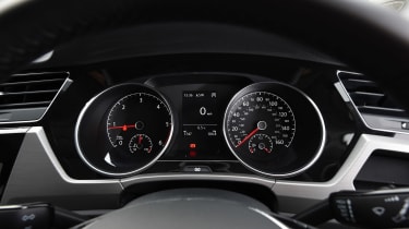 Volkswagen Touran - dials