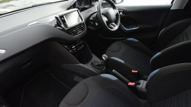 Peugeot 208 e-HDi interior