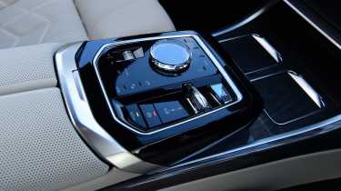 BMW i7 - centre console