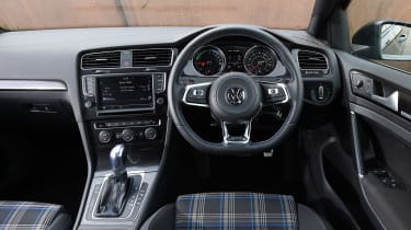 VW Golf GTE - dash