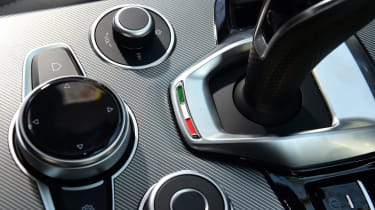 Alfa Romeo Stelvio - centre console
