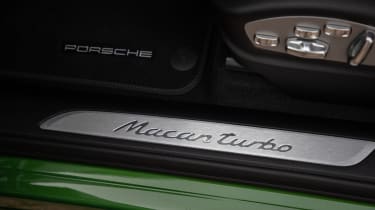 Porsche Macan Turbo - door sill