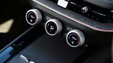 Skoda Superb - smart dials