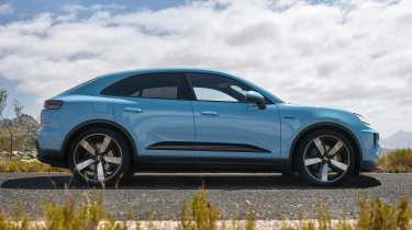 Porsche Macan - side