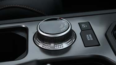 Mitsubishi L200 - drive mode control knob