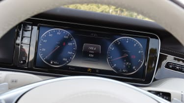 Mercedes S 500 Cabriolet 2016 - dials