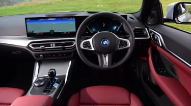 BMW i4 - dash