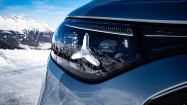 Mercedes GLB 2025 snow - front light