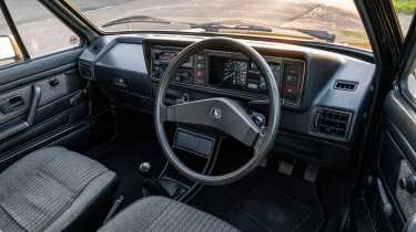 Volkswagen Golf GTI Mk1 - dashboard