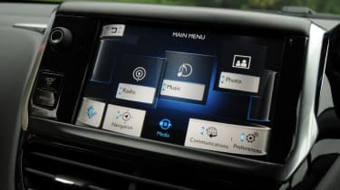 Peugeot 208 interior screen