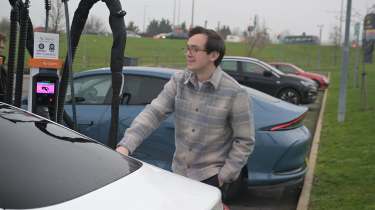 Winter range test - Tom charging Tesla