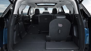 Peugeot 5008 2017 seats down