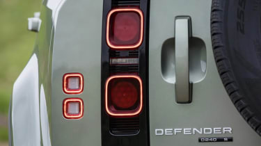 Land Rover Defender - rear lights