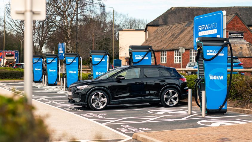 UK installs 1,000 new electric car chargers with multi-million pound investment