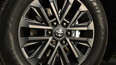 Toyota Land Cruiser - wheel