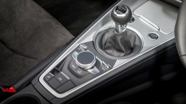 Audi TT Roadster 180 2016 - centre console