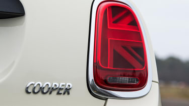 mini cooper classic 5-door rear light