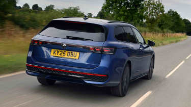 Volkswagen Passat - rear tracking