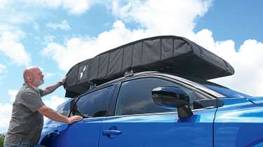 Best roof boxes 2026 - Adjusting