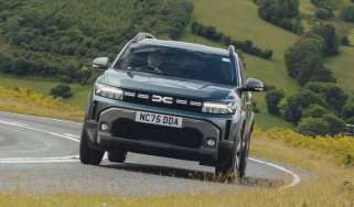 Dacia Duster - cornering