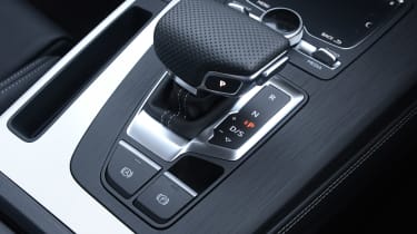 Audi Q5 TFSI e - transmission