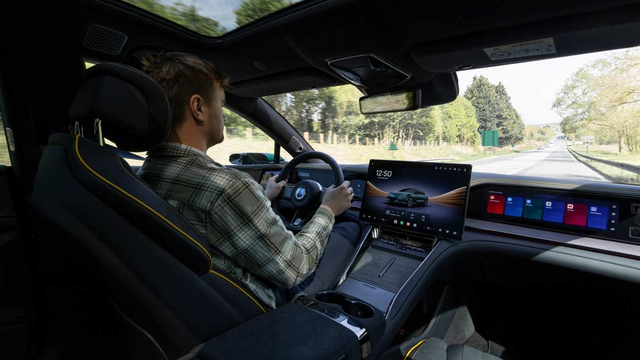 Denza Z9GT cabin view while driving