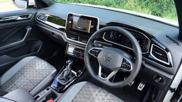 VW T-Roc: interior (driver&#039;s door view)