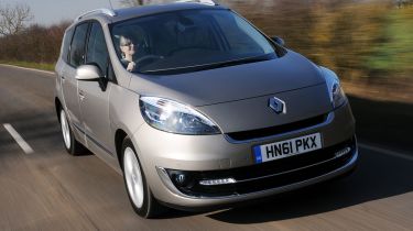 Renault Grand Scenic front tracking
