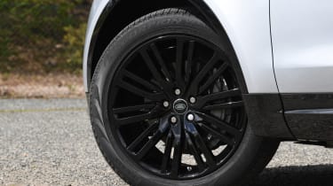 BMW X7 vs Land Rover Discovery vs Volvo XC90 - pictures 